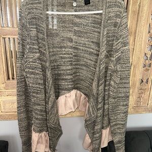 Buckle BKE boutique tan/cream/black cardigan with ruffle